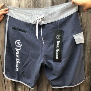 True honor board shorts size 32